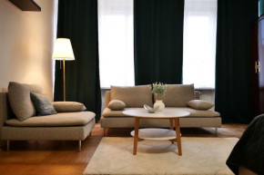 Stylish 3BD Riverfront Apartment